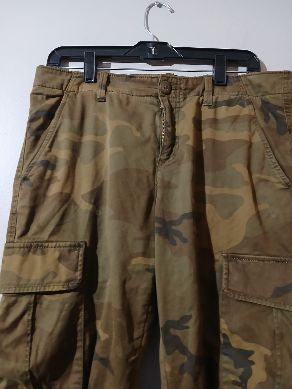 Sanctuary Olive Green Camo Straight-Leg Cargo Pants Pockers Women's Size 29 - Picture 3 of 7